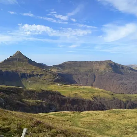 Maison Cantal A 15400 Дом отдыха Marchastel (Cantal)